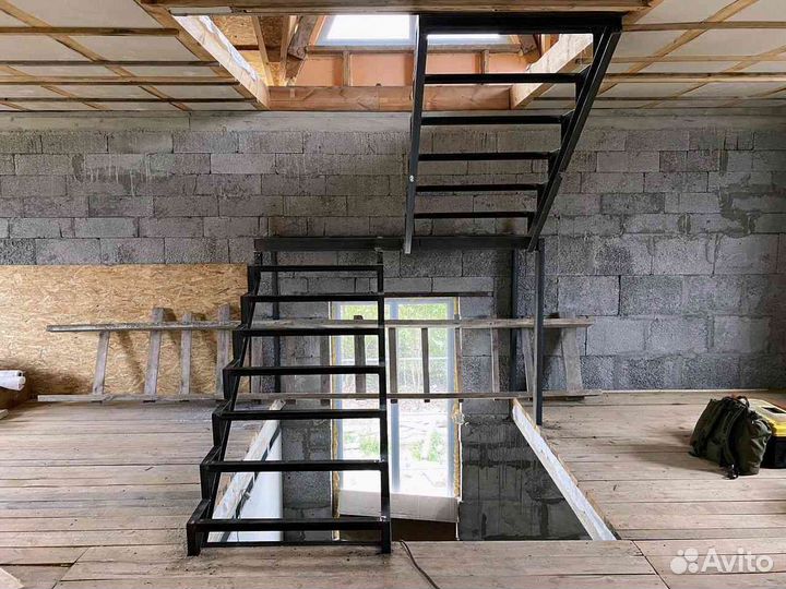 Металлический каркас лестницы по госту