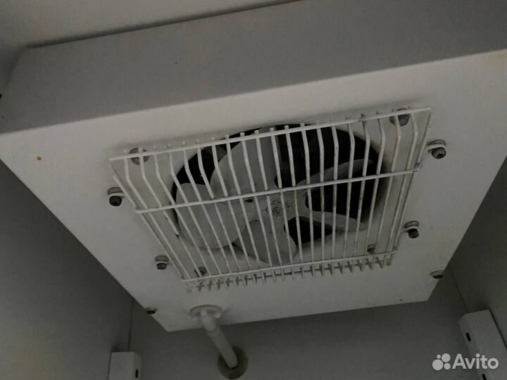 Холодильный шкаф