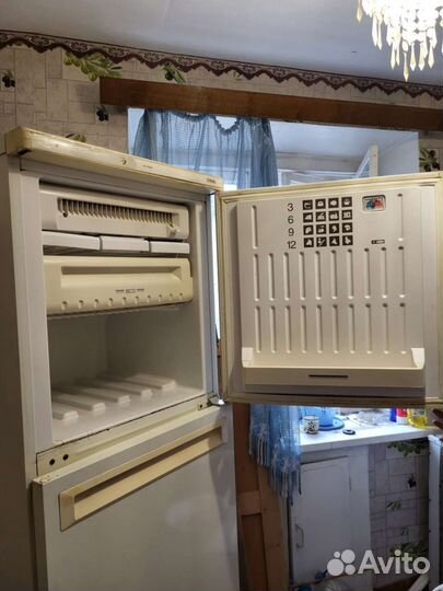 Холодильник Stinol 3 камеры