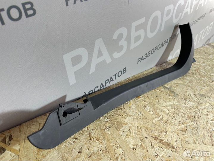 Накладка двери передняя правая Ford Focus Iii