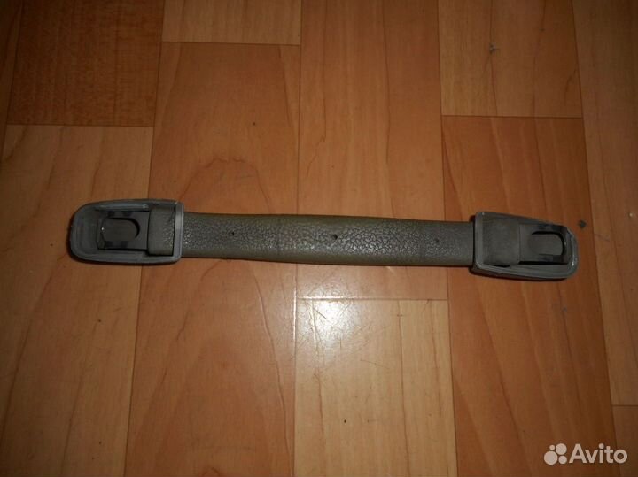 Ручка внутренняя потолочная Nissan Maxima (88-94 г