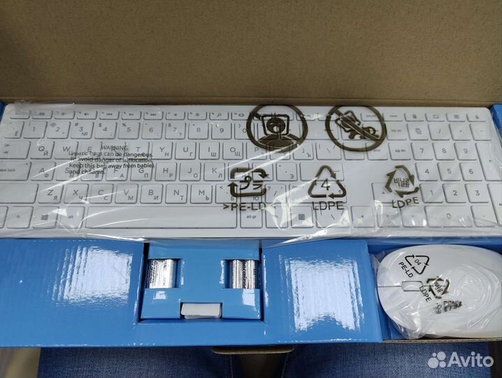 Комплект клавиатура и мышь беспроводная HP 800