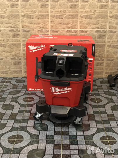 Milwaukee m18 f2vc23L пылесос