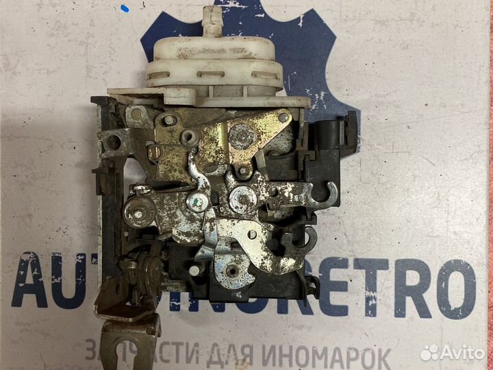 Замок двери передний левый Audi 8D1837015F