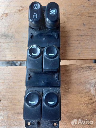 Блок кнопок стеклоподъемника Hyundai Solaris 1