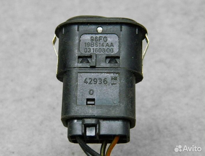 Кнопки открывания багажника Ford Fiesta 4