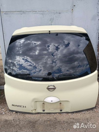 Дверь багажника Nissan March