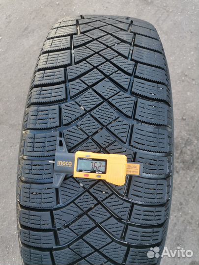 Pirelli Winter Ice Zero 215/65 R17