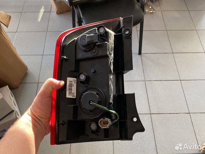 Задний правый фонарь Ниссан / QX56