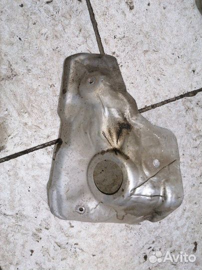 Кожух выпускного коллектора задний левый Nissan