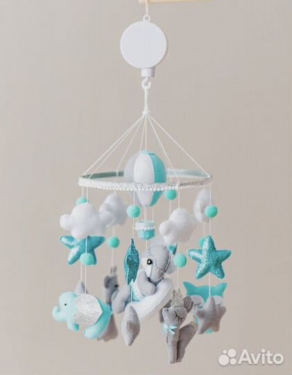 Мобиль на кроватку из фетра ручной работы