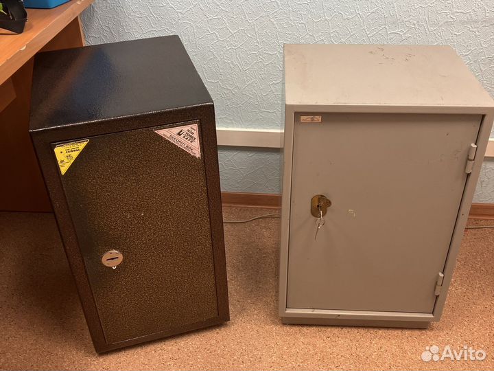 Сейф металлический