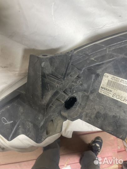 Фары передняя правая без креплений Nissan Tiida C1