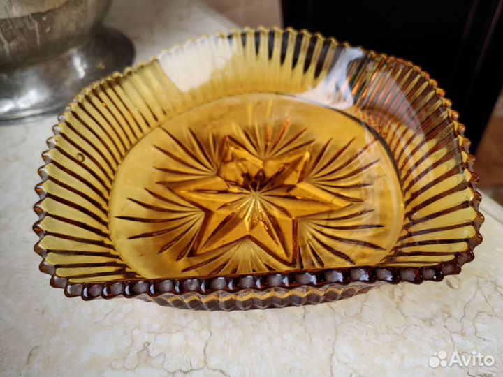 Старинная ваза / салатник из медового стекла
