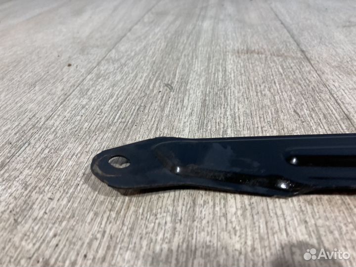 Кронштейн передней панели Skoda Yeti 2012 5L