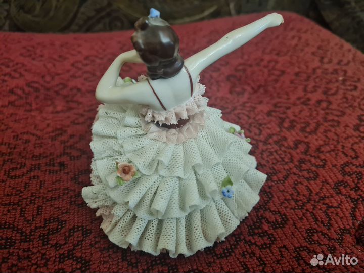 Фарфоровая статуэтка танцовщица кружевница, ГДР