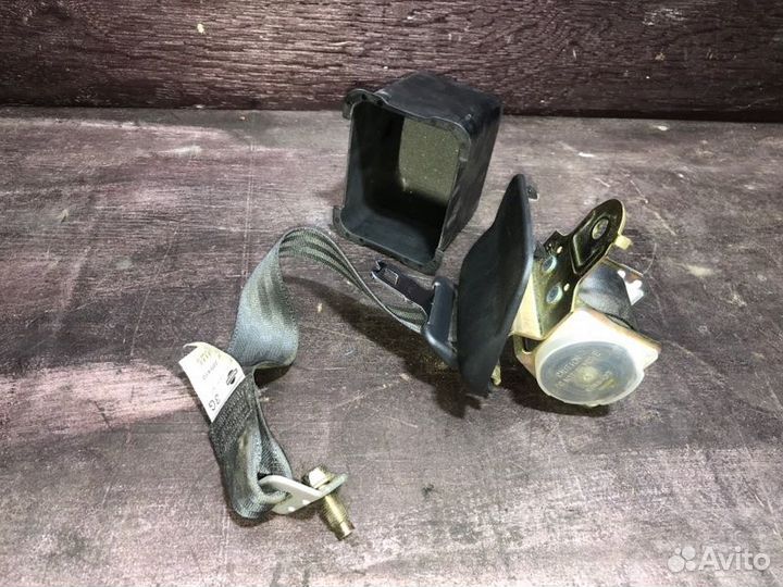 Ремень безопасности задний Nissan Skyline V35