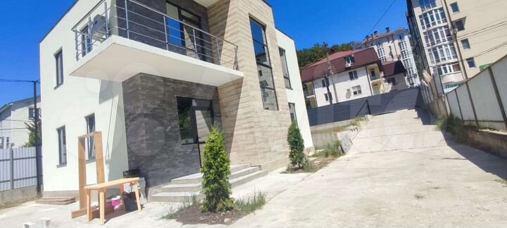 Дом 176 м² на участке 4 сот.