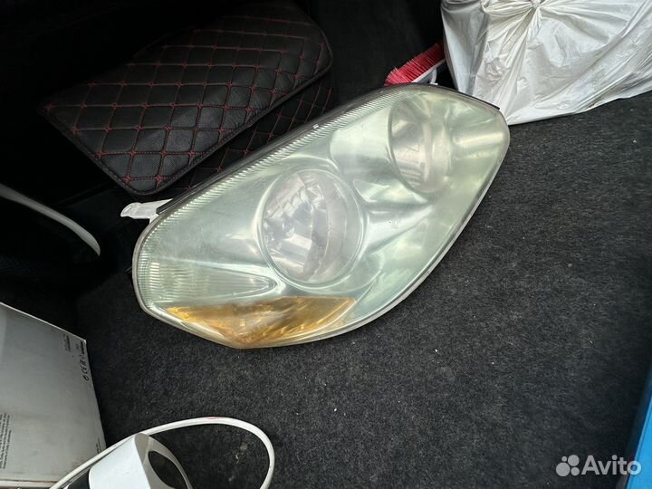 Фара правая toyota