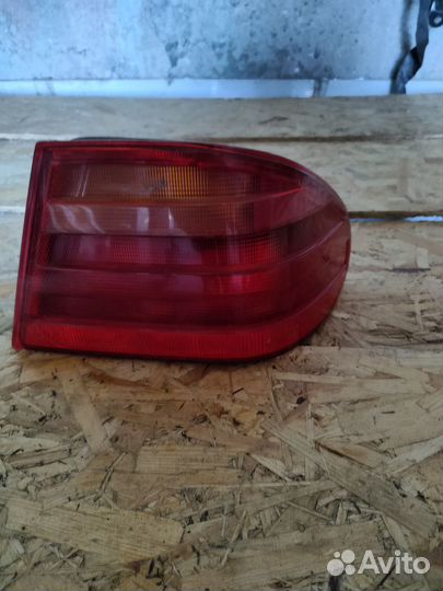 Задний правый фонарь Mercedes-Benz Е класс (W210)