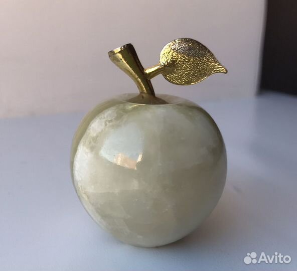 Декоративное яблоко из мраморного оникса