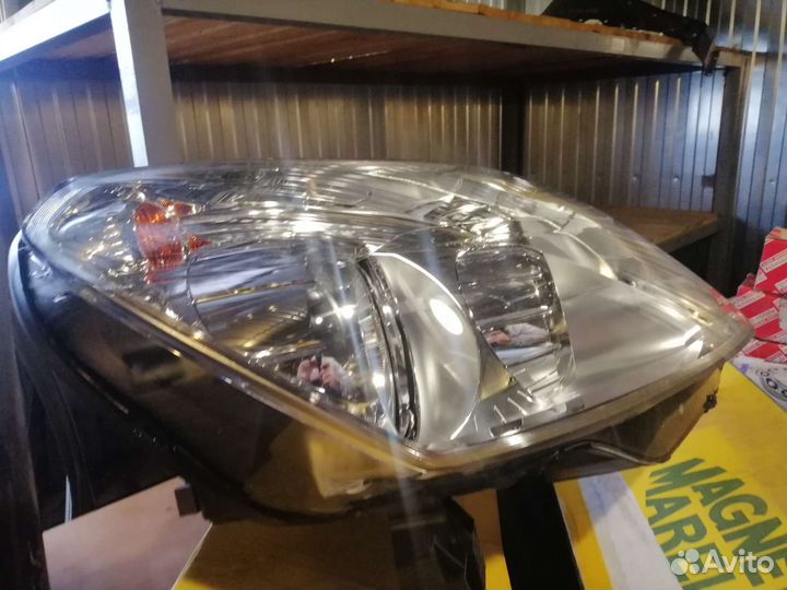 Фара хромированная правая Опель Зафира Б