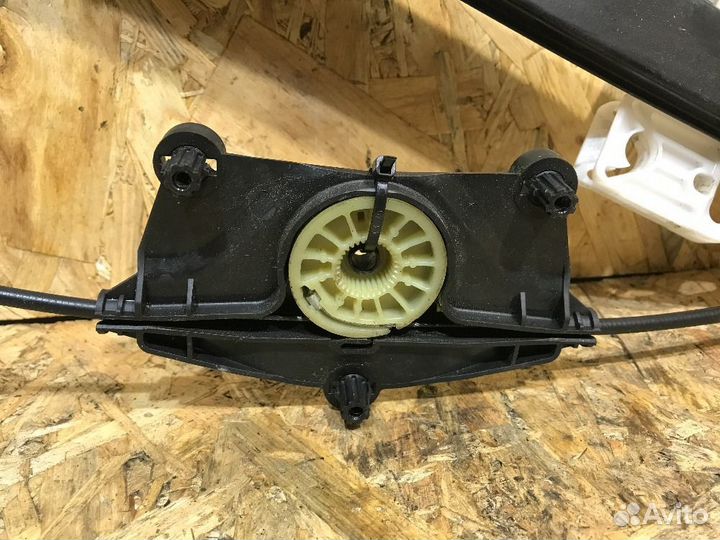 Стеклоподъемник задний правый Audi A4 B8