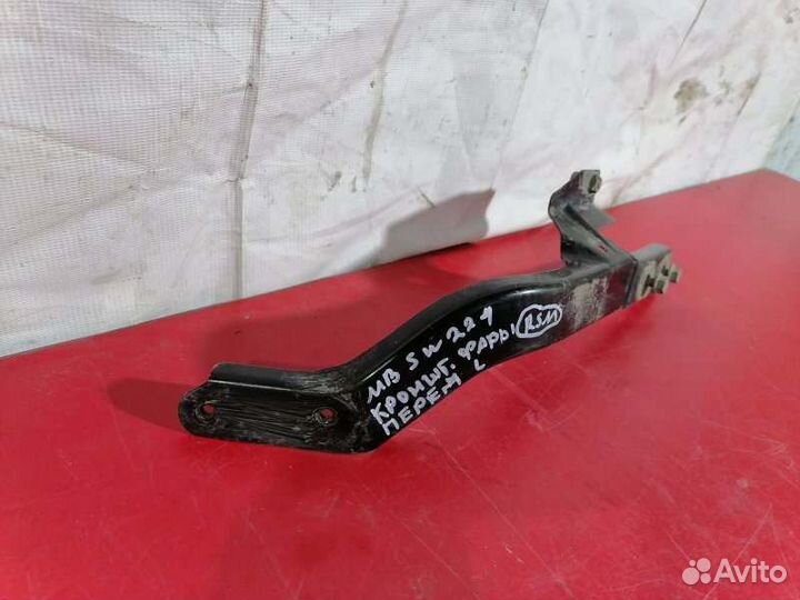 Кронштейн фары передний левый Mercedes-Benz