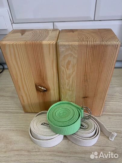 Пропсы для йоги: кирпичи, ремни