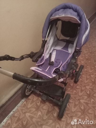 Прогулочная коляска с надувными колесами