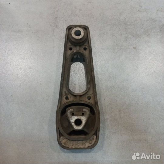 Опора двигателя задняя Renault Duster