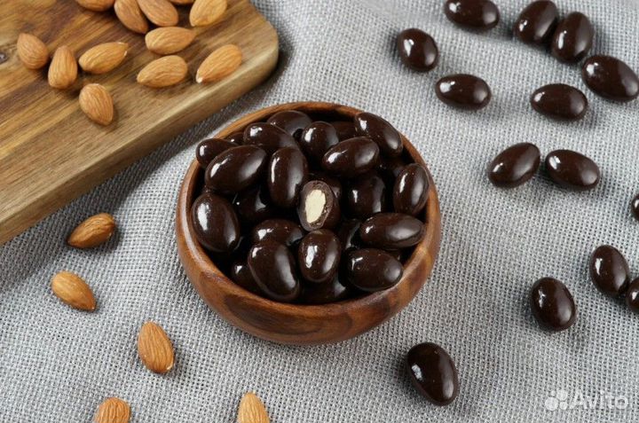 Миндаль в шоколаде