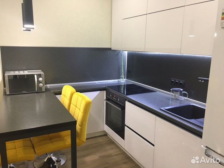 Кухонный гарнитур светлый