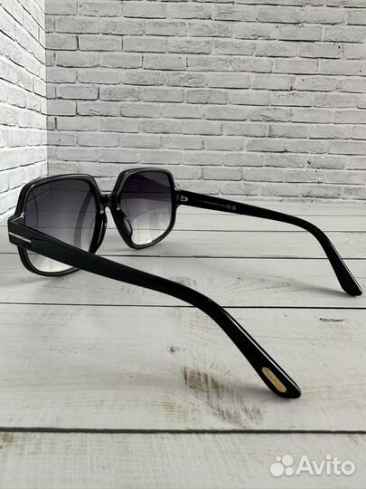 Солнцезащитные очки Tom Ford