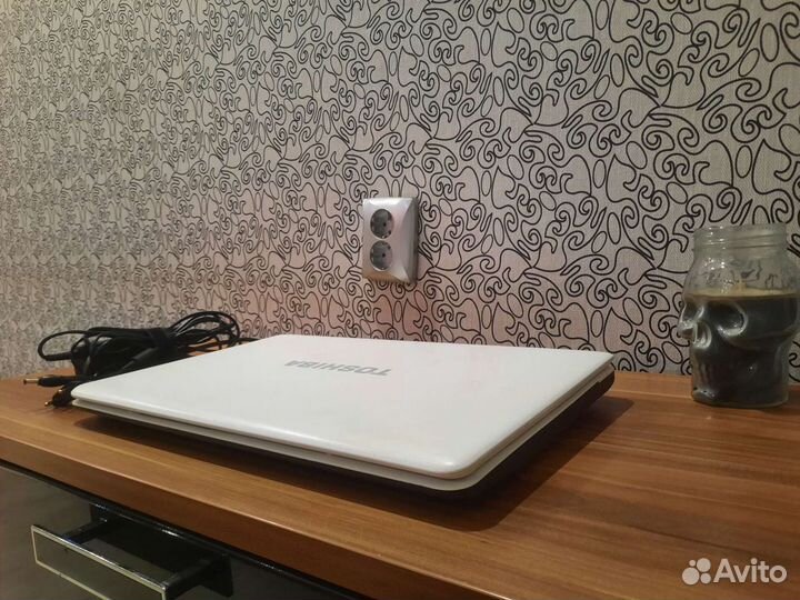 Мегамощный Toshiba 17.3/SSD/8gb озу/Видеокарта/i3