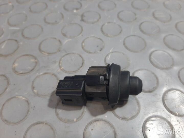 Концевик Nissan Terrano F4RE410