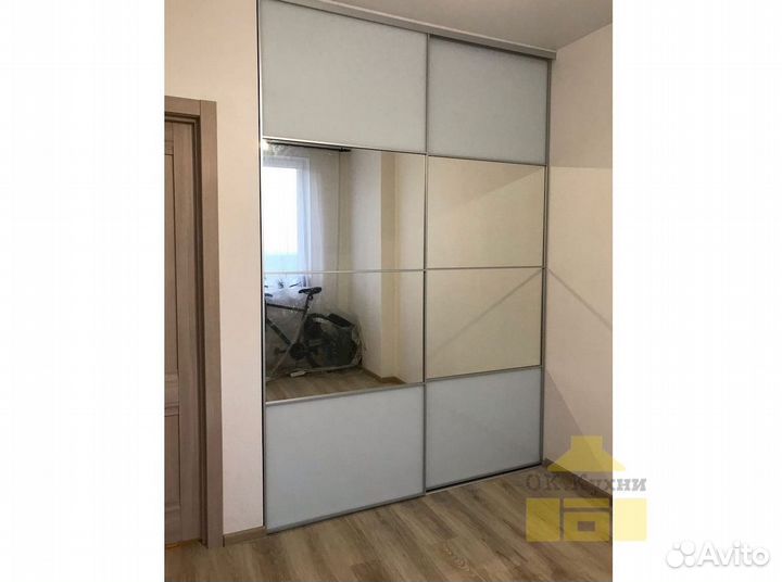 Зеркальный шкаф