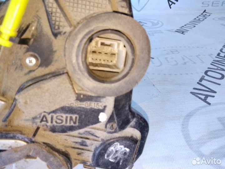 Замок двери передний правый Toyota Avensis T250