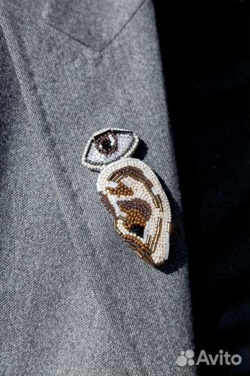 Брошь ручной работы в стиле сюрреализм