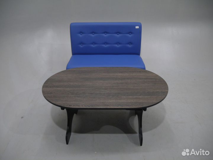 Журнальный столик в офис