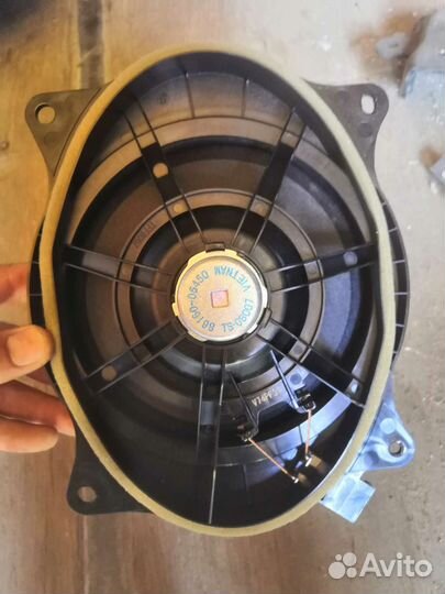 Задний динамик в полку Toyota Camry 55 50 2016г