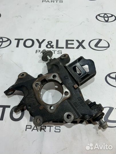 Кулак поворотный задний правый Lexus Rx4 RX200T