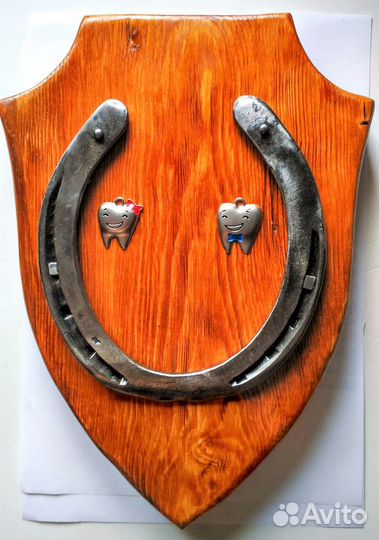 Украшение талисман зубного кабинета - подкова