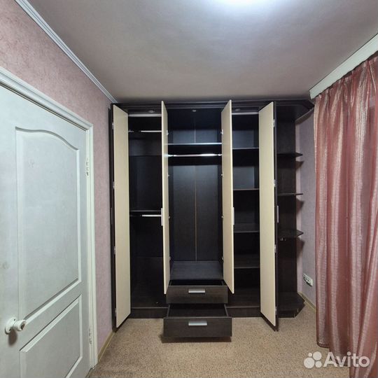 Шкаф распашной с зеркалом