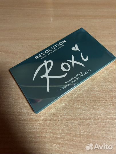 Палетка теней revolution