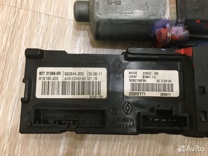 Моторчик стеклоподъемника водительской двери Renau