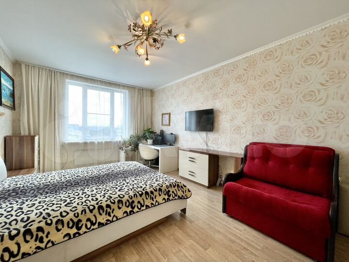 3-к. квартира, 90 м², 3/8 эт.