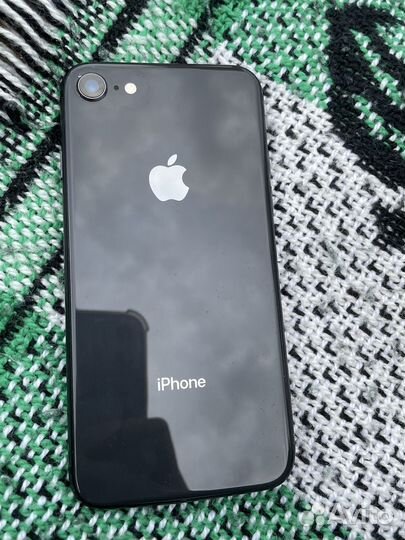 Телефон iPhone 8 64 gb
