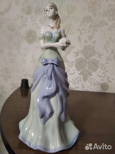 Статуэтка фарфор