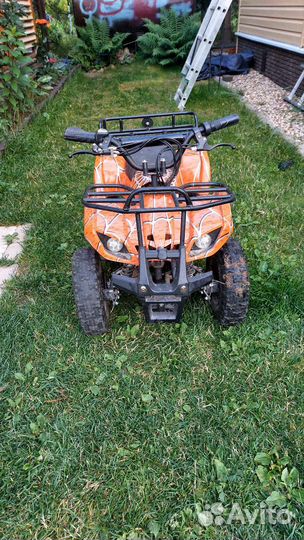 Детский квадроцикл на аккумуляторе